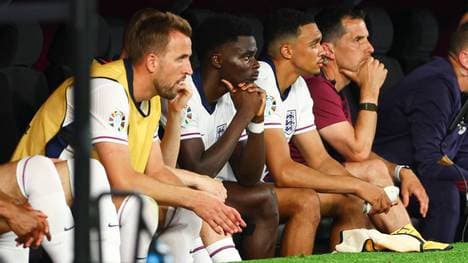 Harry Kane (l.) und Trent Alexander-Arnold (3.v.l.) kamen mit England nicht über ein 1:1 gegen Dänemark hinaus