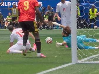 Belgien und der Iran trennen sich bei der WM mit 0:0. Für den Iran sicherte Keeper Alireza Beiranvand das Unentschieden mit einer irren Parade ab.