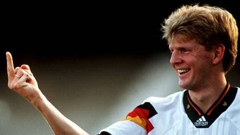 Stefan Effenberg zeigt den Mittelfinger