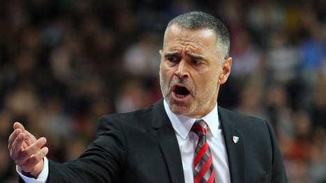 Lietuvos Rytas Vilnius' coach  Dirk Bauermann reacts during the Euroleague basketball group D match Lietuvos Rytas Vilnius vs Panathinaikos Athens in Vilnius on October 17, 2013. Vilnius won the match after extra time 84 - 83.       AFP PHOTO / PETRAS MALUKAS        (Photo credit should read PETRAS MALUKAS/AFP via Getty Images)