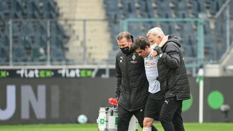 Gladbachs Jonas Hofmann (M.) musste ausgewechselt werden