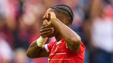 Mathys Tel mit einem speziellen Torjubel nach seinem Treffer gegen Mainz