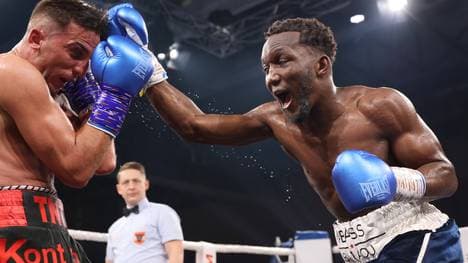 Abass Baraou (re.) kämpft LIVE auf SPORT1