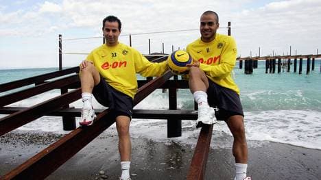 Salvatore Gambino (l.,mit David Odonkor) lief in seiner Karriere 45 Mal in der Bundesliga für den BVB auf