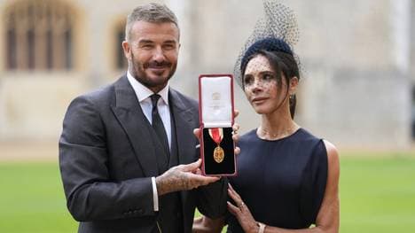 Stolzer Ritter: David Beckham mit Ehefrau Victoria