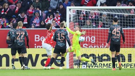 Der Mainzer Lee trifft zum 1:0