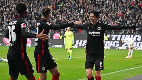 Daichi Kamada (r.) traf für die Eintracht zum Sieg