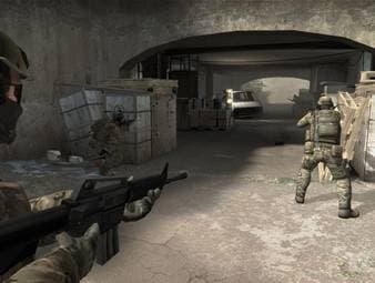 Terroristen, Anti-Terror-Einheiten und eigentlich dreht sich in Counter-Strike alles um eine Bombe. Was den explosiven Shooter so einzigartig macht und wie man spielt - SPORT1 erklärt es euch.