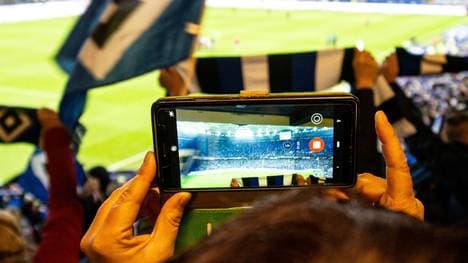 Hamburg  bleibt in der 2. Liga oben dran