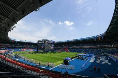 Rasen von PSG "schwer beschädigt"