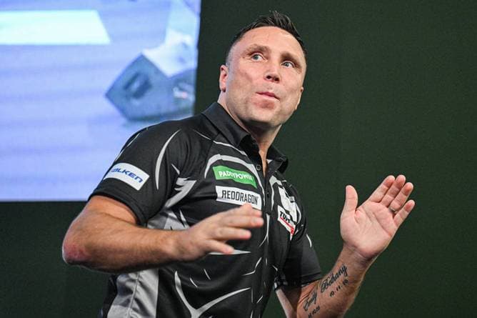 Price droht Skandal-Profi Prügel an