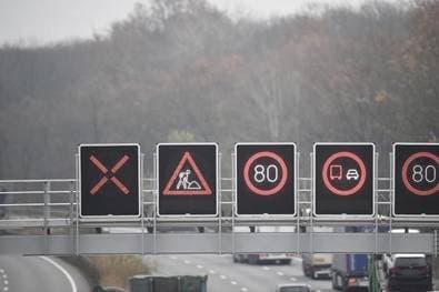 Raserstrafe bei gesperrter Spur auch ohne Tempolimit möglich