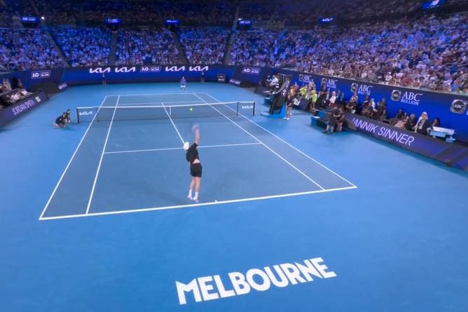 Amateur schockt Tennisstar bei Showturnier!