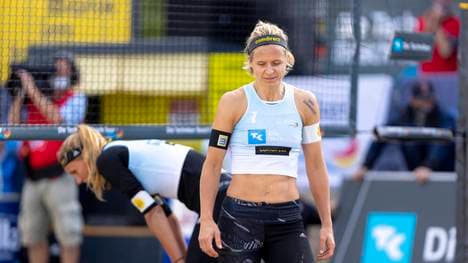 Auch die Beachvolleyball-Profis Laura Ludwig (vorn) und Margareta Kozuch müssen sich mit den Auswirkungen des neuerlichen Lockdowns arrangieren