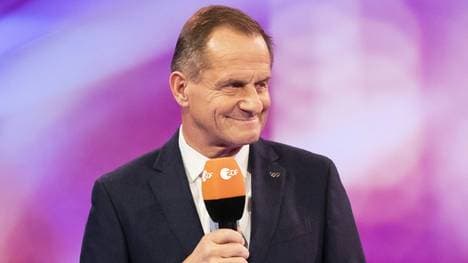 DOSB-Präsident Alfons Hörmann freut sich über die Spende