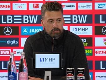 Nach der Niederlage gegen den VfB Stuttgart zeigt sich der FC Augsburg Trainer Sandro Wagner frustriert und spricht über das weitere Vorgehen in der Länderspielpause und das Gegentor. 