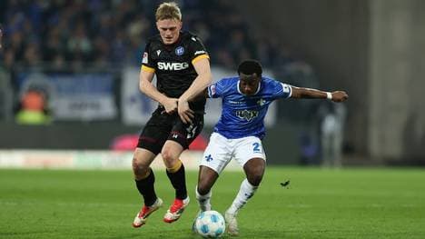 Zweikampf im Duell Darmstadt gegen Karlsruhe