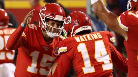 Patrick Mahomes und Teamkollege Sammy Watkins von den Kansas City feiern einen gelungenen Saisonstart gegen die Houston Texans