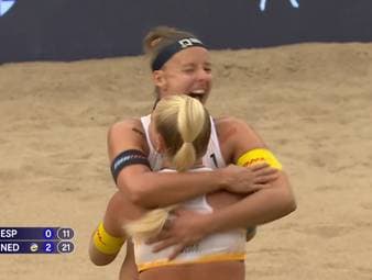Katja Stam und Raïsa Schoon haben sich bei der Beachvolleyball-EM in Polen erstmals den Europameistertitel gesichert. Die Niederländerinnen setzten sich im Finale souverän mit 2:0 gegen das spanische Duo Tania Moreno und Sofía Izuzquiza durch.
