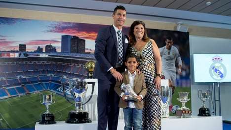 Cristiano Ronaldo mit seiner Mutter Dolores und Cristiano Junior