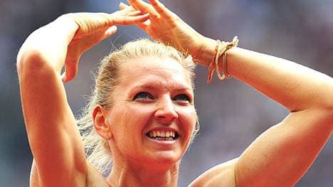 Lilli Schwarzkopf verbessert sich im Speerwurf und hat Chance auf eine Medaille