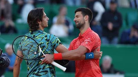 Novak Djokovic (r.) scheiterte in Monaco an Lorenzo Musetti
