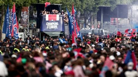 PSG feiert den Triumph mit seinen Fans