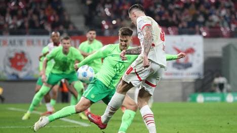 Benjamin Sesko schoss Kilian Fischer an den Arm - es gab Elfmeter