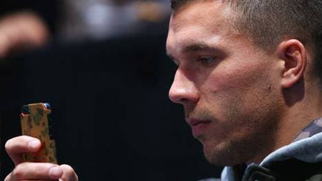 Die Einnhamen Sparhandy-Cups kommen der "Lukas Podolski Stiftung" zu Gute