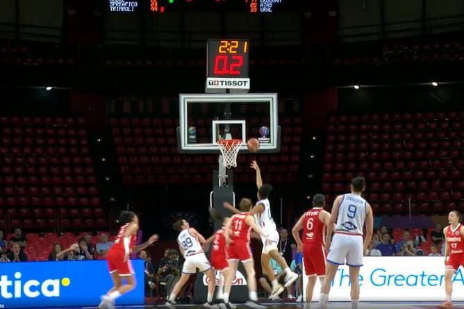 Diese Szene lässt den Kommentator entsetzt zurück