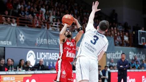 Jhivvan Jackson (l.) und die Baskets verlieren zu Hause