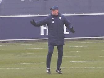 Uwe Rösler will mit dem VfL Bochum den Aufstieg in die Bundesliga schaffen. Dabei verrät der 57-Jährige im SPORT1-Interview einige Hintergründe über seine Lebenserfahrung, die ihm dabei helfen soll. 