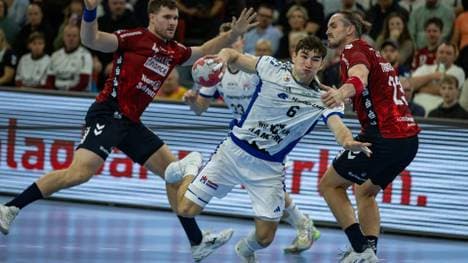 Stabil: Flensburg (in rot) siegt gegen Hamburg