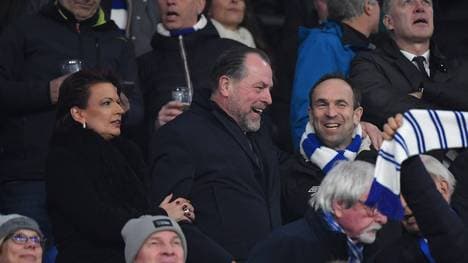 Clemens Tönnies hat bei seiner Rückkehr beste Laune