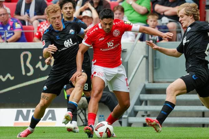 Paderborn holt Punkt in Mainz