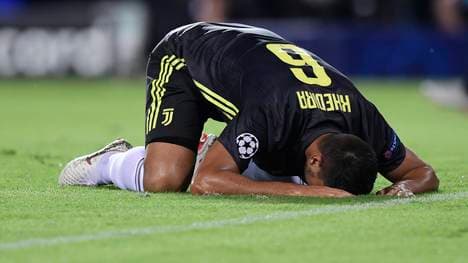 FBL-EUR-C1-VALENCIA-JUVENTUS