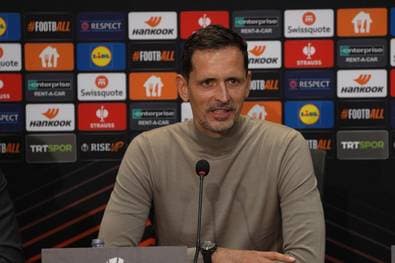 Trotz Patzer: Toppmöller mit Sonderlob für SGE-Keeper