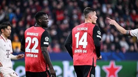 Patrick Schick (r.) könnte Bayer Leverkusen im Sommer verlassen