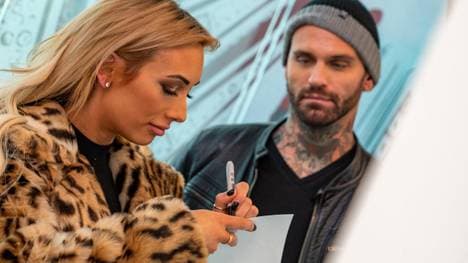 Carmella und Corey Graves sind seit April 2022 verheiratet
