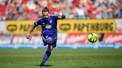 Osnabrücks Marcos Alvarez führte in Zwickau zwei mal den Anstoß aus