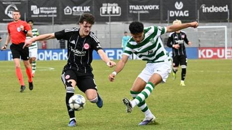 Christian Prenaj (l.) im Duell mit Rayhan Momade 