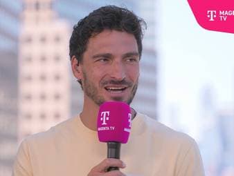 Die schottischen Fans haben es bei der Heim-EM vor zwei Jahren auch Mats Hummels angetan. Der traditionelle Schottenrock zählt aber nicht zu seinen Lieblingskleidungsstücken - jedenfalls noch nicht...