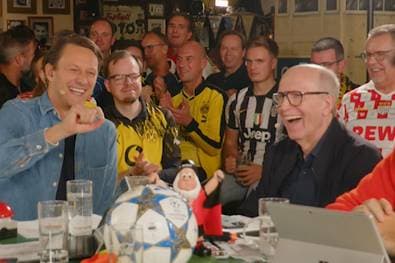 "Müsste denen eine Briefmarke auf den Arsch kleben"