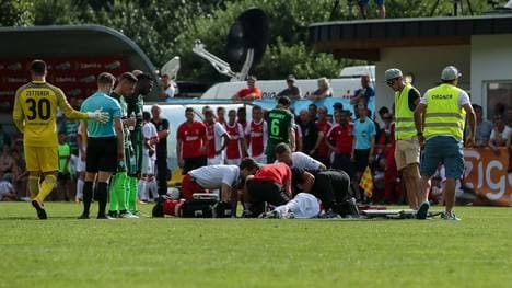 Ajax-Profi Abdelhak Nouri brach im Sommer 2007 im Testspiel gegen Werder Bremen zusammen