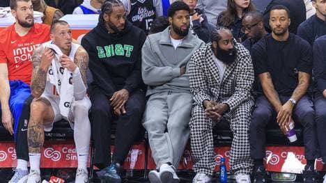 Die Star-Truppe der Los Angeles Clippers, vor allem Superstar Kawhi Leonard (3.v.l.), sitzt häufiger verletzungsbedingt an der Seitenlinie