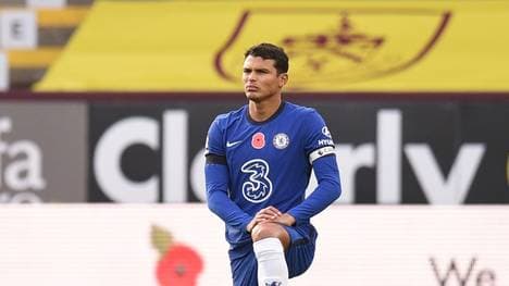 Fußballer wollen weiter gegen Rassismus aufs Knie gehen