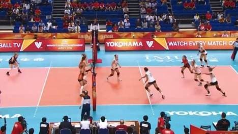 Die deutschen Volleyballerinnen starten mit einer unglücklichen Niederlage gegen die Niederlande in die WM
