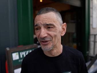 Rund um Olympique Lyon sitzt der Schock nach dem angeordneten Zwangsabstieg tief. Die Fans des Vereins sind bedient.