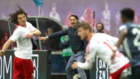 Niko Kovac (hinten) kann mit dem FC Bayern das Double perfekt machen