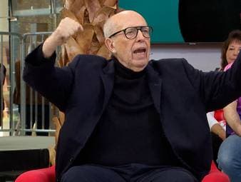 Reiner Calmund präsentiert sich im Doppelpass in Bestform. Die Manager-Legende fackelt ein Sprüche-Feuerwerk ab.